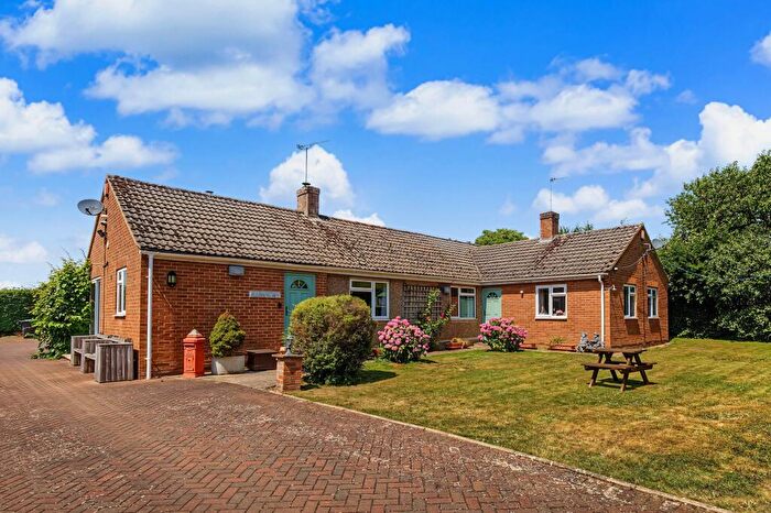 4 Bedroom Detached Bungalow For Sale In Pitts Lane, Witney, Oxfordshire, OX29