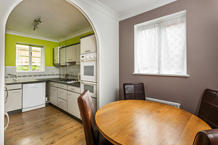 1 Bedroom Apartment For Sale In Ref: Gk - Mill Street, Redhill, RH1