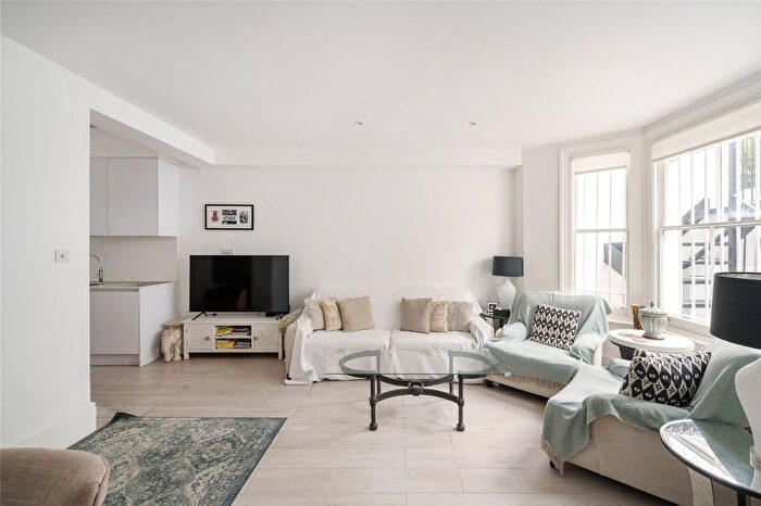 2 Bedroom Flat To Rent In Glebe Place, London, SW3