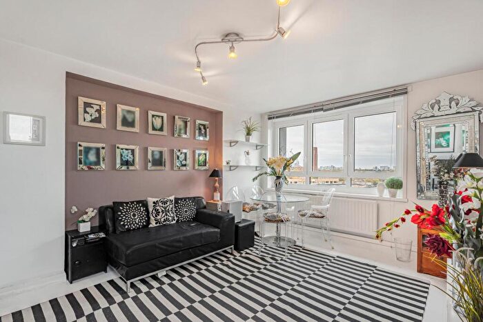 2 Bedroom Apartment To Rent In Hatfield Close, London, SE14