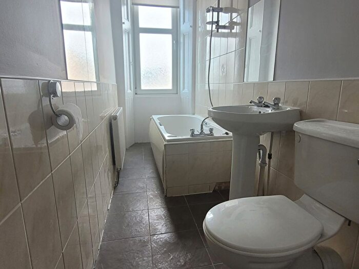 2 Bedroom Flat To Rent In Tollcross Road, Glasgow, G32