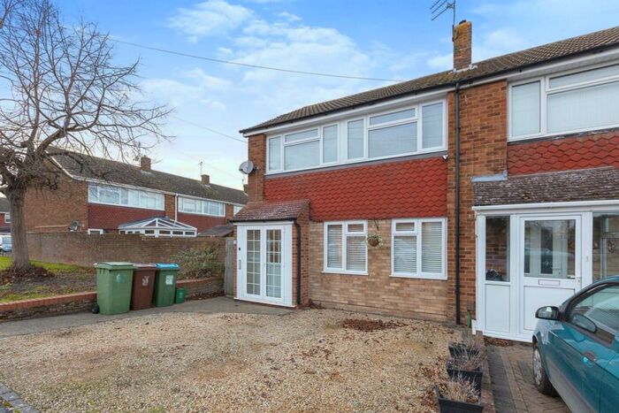 3 Bedroom Property To Rent In Long Meadow, Aylesbury, HP21
