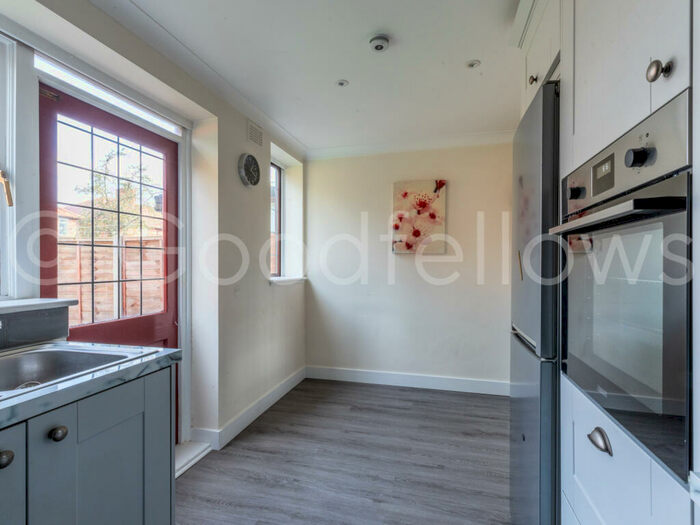 2 Bedroom End Of Terrace House To Rent In Flaxley Road, Morden, SM4