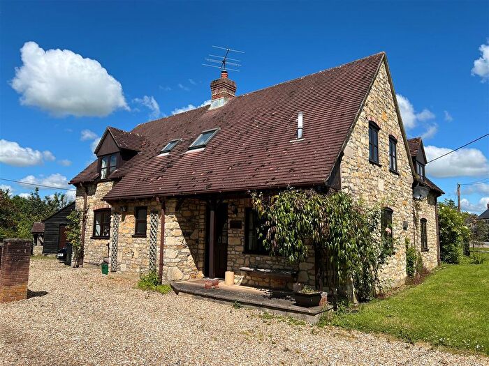 3 Bedroom Detached House For Sale In Well Cottage, Marnhull, Sturminster Newton, DT10