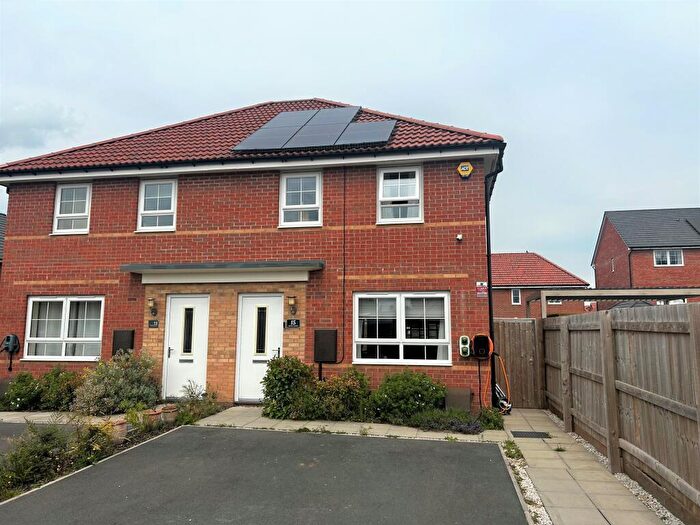 3 Bedroom Semi-Detached House For Sale In Squires Grove, Bingham, Nottingham, NG13