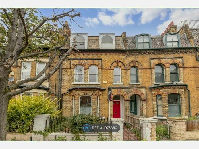 3 Bedroom Terraced House To Rent In Haselrigge Road, London, SW4