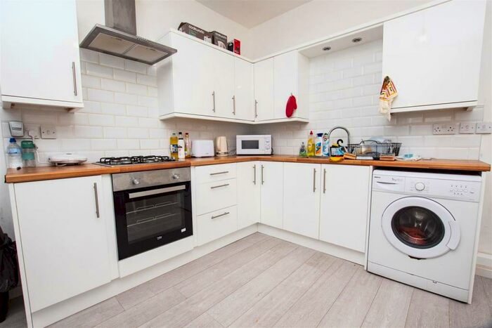 4 Bedroom House To Rent In Katie Road, Birmingham, B29