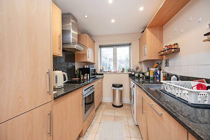 2 Bedroom Flat For Sale In Hoxton Square, Hoxton, London, N1