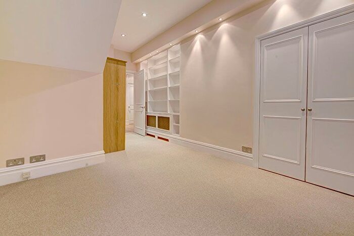 2 Bedroom Flat To Rent In Carlisle Place, London, SW1P