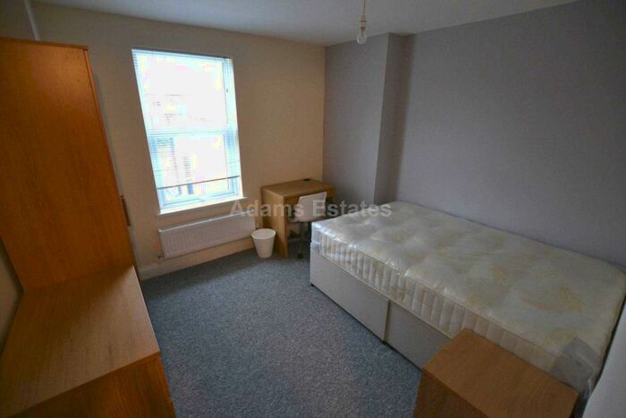 4 Bedroom Terraced House To Rent In Cumberland Road, Reading, RG1