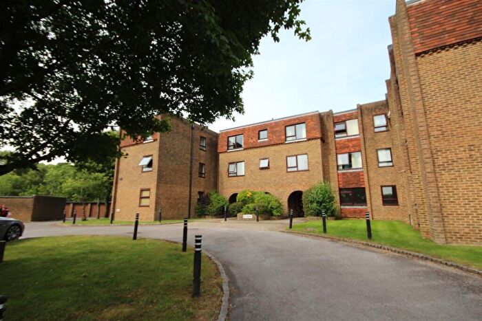 1 Bedroom Flat To Rent In Gilliat Drive, Merrow, GU4