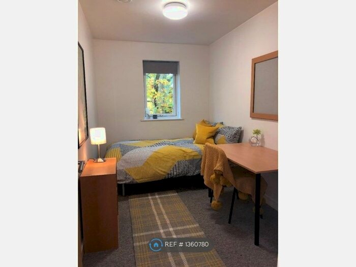 5 Bedroom Flat To Rent In Columbia Lodge, Southampton, SO16