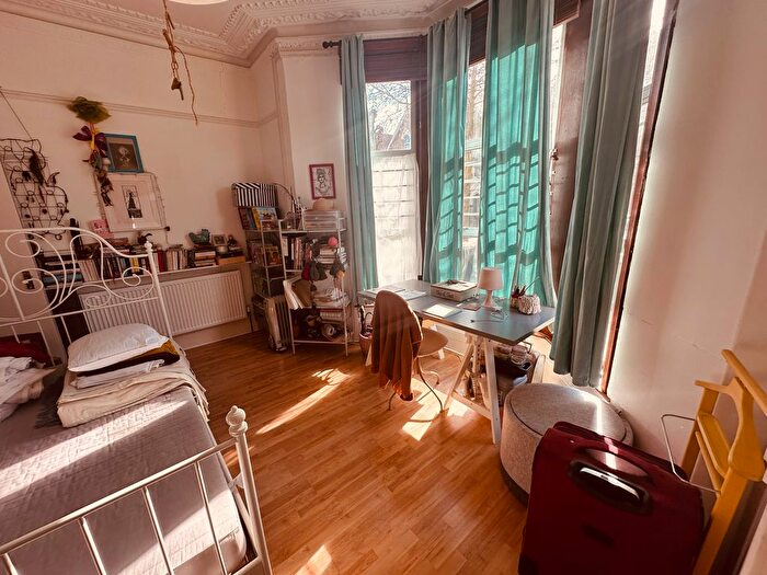 Studio To Rent In Oakfield Road, London, N4