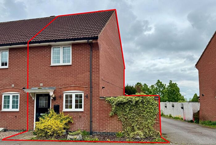 2 Bedroom End Of Terrace House To Rent In The Grange - Ironwood Avenue, Desborough, NN14