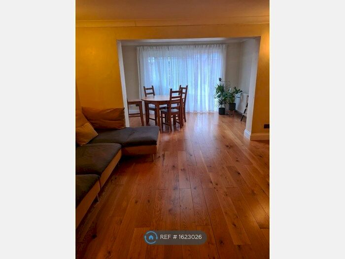 3 Bedroom Terraced House To Rent In Linksway, London, NW4