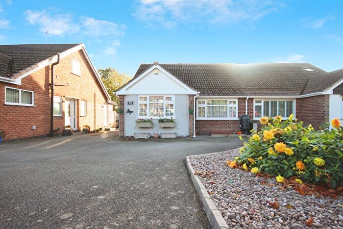 3 Bedroom Semi-Detached Bungalow For Sale In Lower Eastern Green Lane, Coventry, CV5