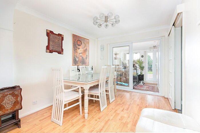 3 Bedroom Semi-Detached House For Sale In Pollards Hill South, Norbury, London, SW16