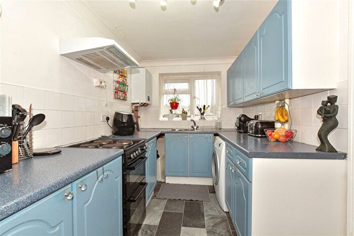 2 Bedroom Flat For Sale In Kipling Avenue, Woodingdean, Brighton, East Sussex, BN2