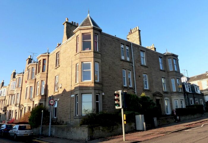 2 Bedroom Flat To Rent In Forfar Road - Flat /M, Maryfield, Dundee, DD4