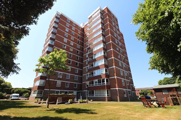 2 Bedroom Property To Rent In Blount Road, Hartford House Blount Road, PO1