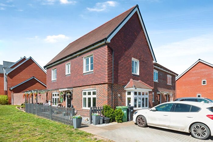 3 Bedroom End Of Terrace House For Sale In Gatekeeper Hill, Curbridge, Southampton, SO30
