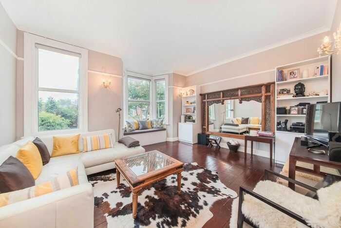 3 Bedroom Flat To Rent In Brewster Gardens, North Kensington, London, W10