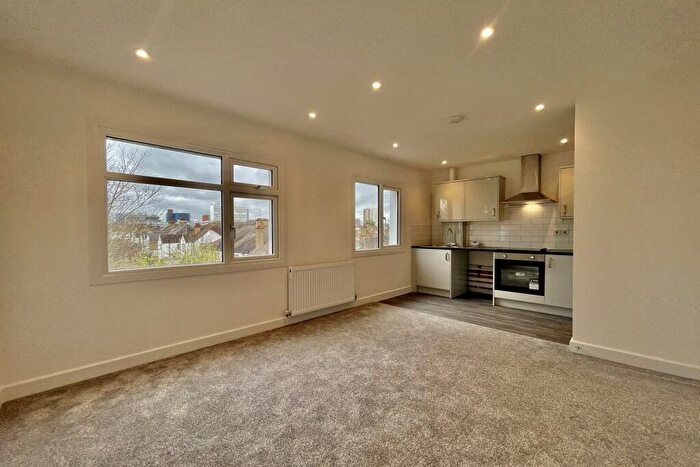 1 Bedroom Flat To Rent In Lancaster Crescent, SS1