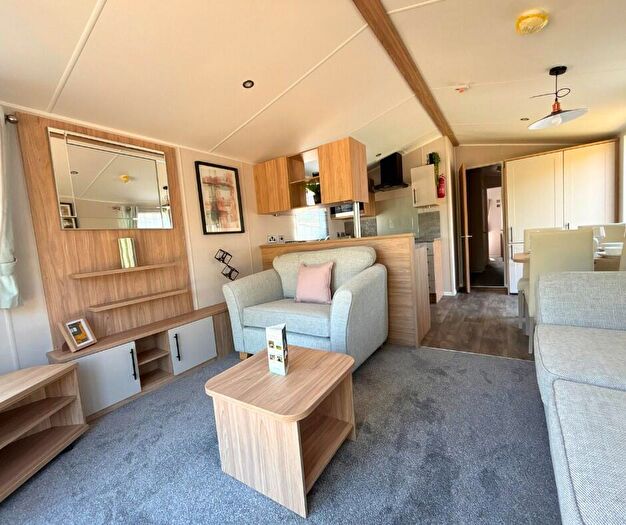 3 Bedroom Mobile Home For Sale In Wold View Country Park Pelham Road Claxby Lincolnshire, LN8