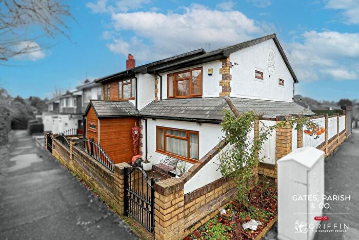 5 Bedroom Semi-Detached House For Sale In Bridge Avenue, Upminster, RM14