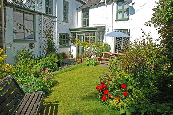 5 Bedroom Town House For Sale In Church Street, Callington, Cornwall, PL17