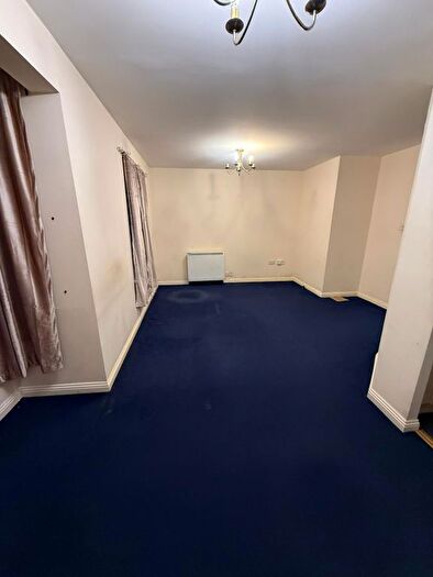 2 Bedroom Flat To Rent In Chamberlain Gardens, Hounslow, TW3