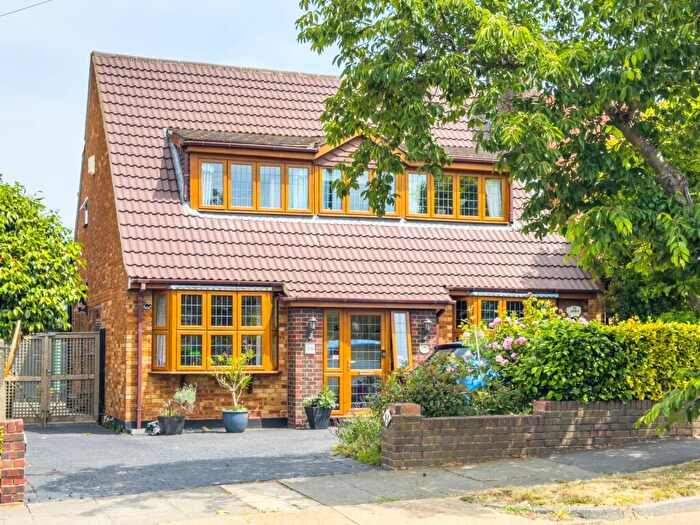 5 Bedroom Detached House For Sale In Green Lane, Leigh-On-Sea, SS9