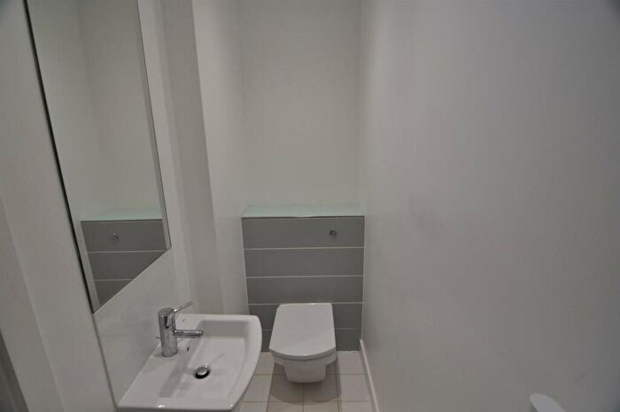 1 Bedroom Flat To Rent In Lilycroft Road, Bradford, BD9
