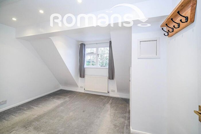 2 Bedroom Cottage To Rent In Plough Road, GU46