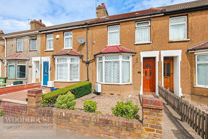 3 Bedroom Terraced House For Sale In Windmill Lane, Cheshunt, EN8