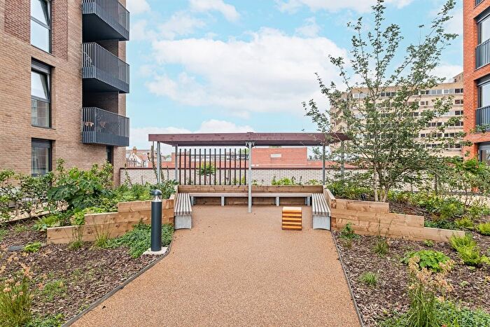 1 Bedroom Flat To Rent In Garden Boulevard, Maidenhead, SL6