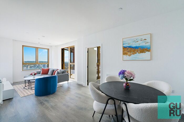 2 Bedroom Flat To Rent In Bermondsey Heights, London, SE15