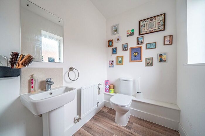 3 Bedroom Terraced House For Sale In Pinewood Way, Chichester, PO19