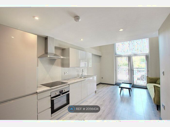 1 Bedroom Flat To Rent In Trinity Apartments, Leeds, LS13