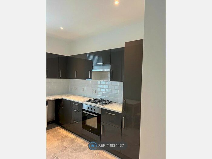 3 Bedroom Flat To Rent In Brixton, London, SW2
