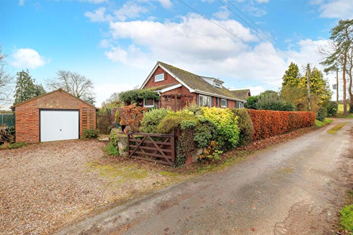 3 Bedroom Chalet For Sale In Waterloo, Gillingham, Beccles, NR34