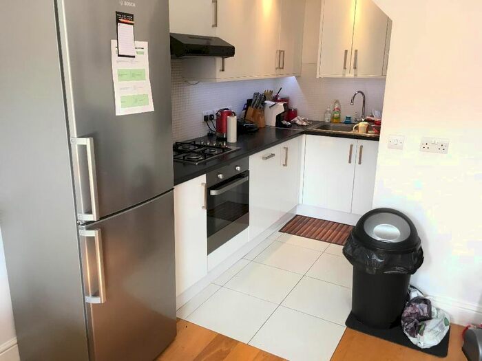 3 Bedroom Flat To Rent In Very Near Bond Street Area, Ealing Broadway, W5