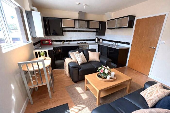 3 Bedroom Flat To Rent In A Glossop Road, S10