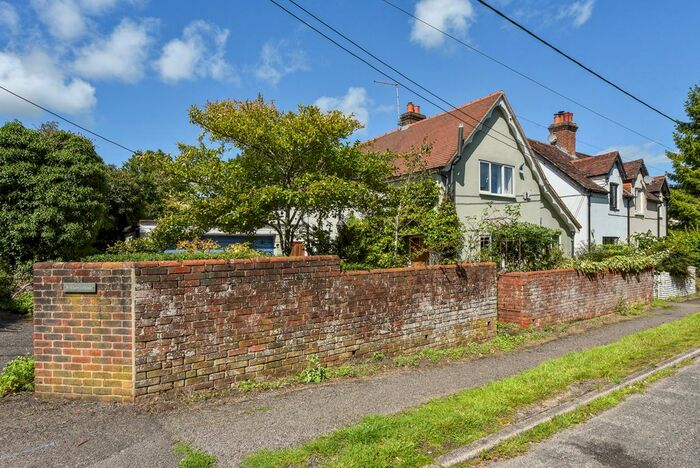 3 Bedroom Detached House For Sale In Petersfield Road, Greatham, Hampshire, GU33