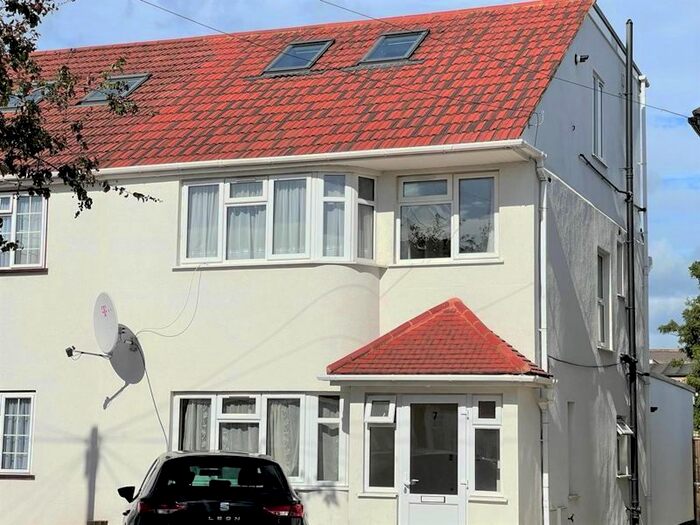 3 Bedroom Flat To Rent In Flat - Farrer Road, Harrow, HA3