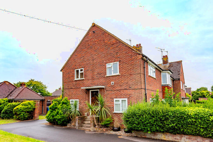 2 Bedroom Maisonette To Rent In Queens Close, SL4