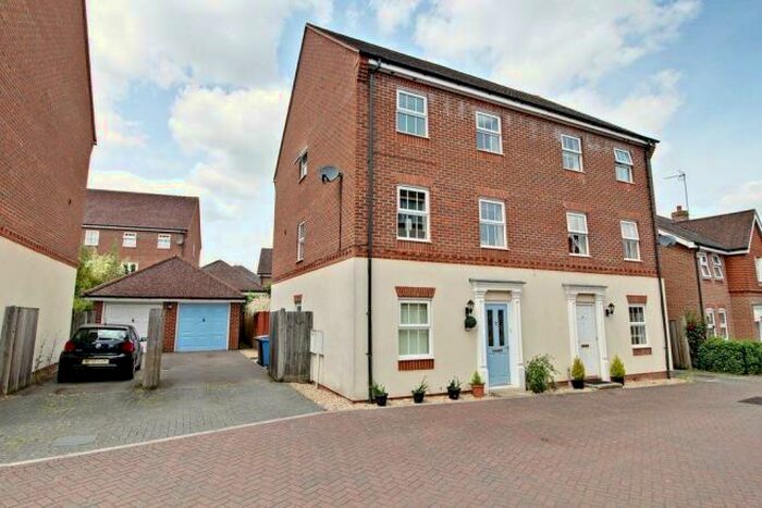 4 Bedroom Semi-Detached House To Rent In Watlington, RG27