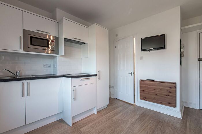 Studio To Rent In Talgarth Road, London, W14