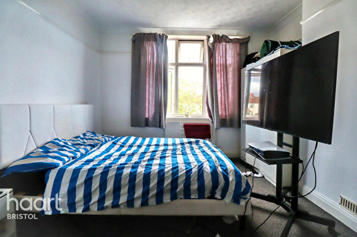 3 Bedroom Terraced House For Sale In Keys Avenue, Bristol, BS7