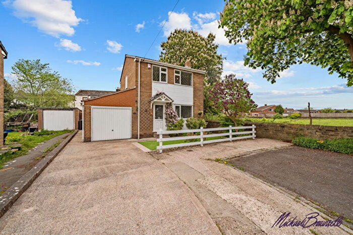 3 Bedroom Detached House For Sale In Norham Grove, Bradford, BD12